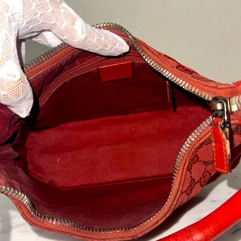 Gucci Red Shoulder Bag - Picture 9 of 16